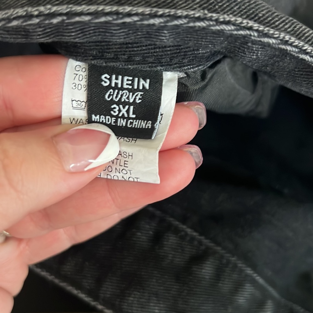 Plus Ripped Distressed Denim Shorts - Picture 3 of 3